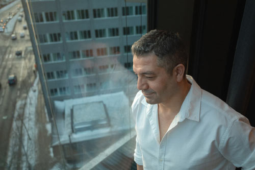 Business portrait photographer in Copenhagen – professional portrait of a businessperson