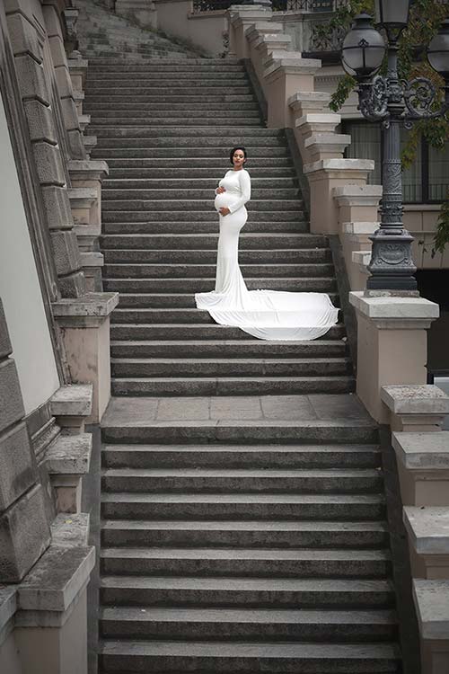 Photographer for pregnant woman. Outdoor photosession